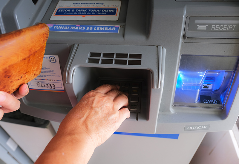 �C���h�l�V�A�ŉғ���������`���l���\�����[�V�����Y�̎����җ���ATM�@���o����