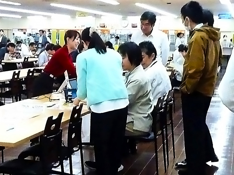 ���l�̎Ј����ی��t�Ɖh�{�m�ɂ�錒�N���k���󂯂Ă���